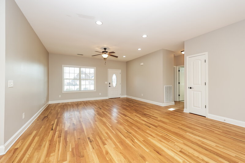 2,370/Mo, 8104 Dave Way Smyrna, TN 37167 Living Room View 2
