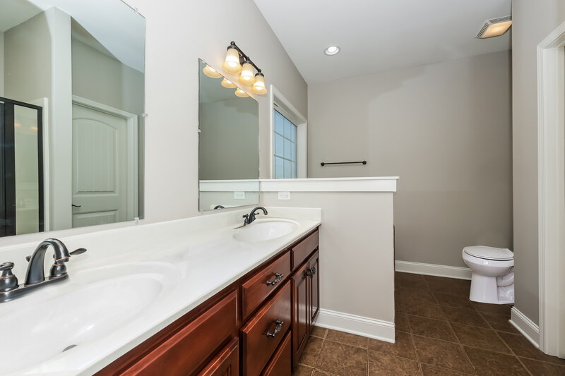 2,370/Mo, 8104 Dave Way Smyrna, TN 37167 Main Bathroom View