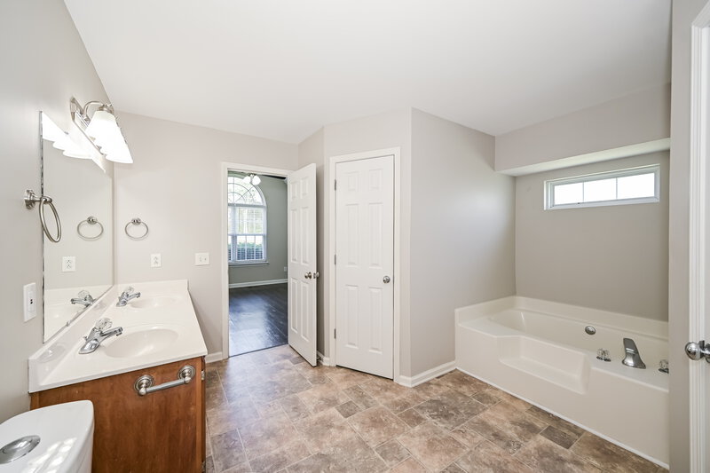2,525/Mo, 1594 Laurel Ledge Dr La Vergne, TN 37086 Main Bathroom View