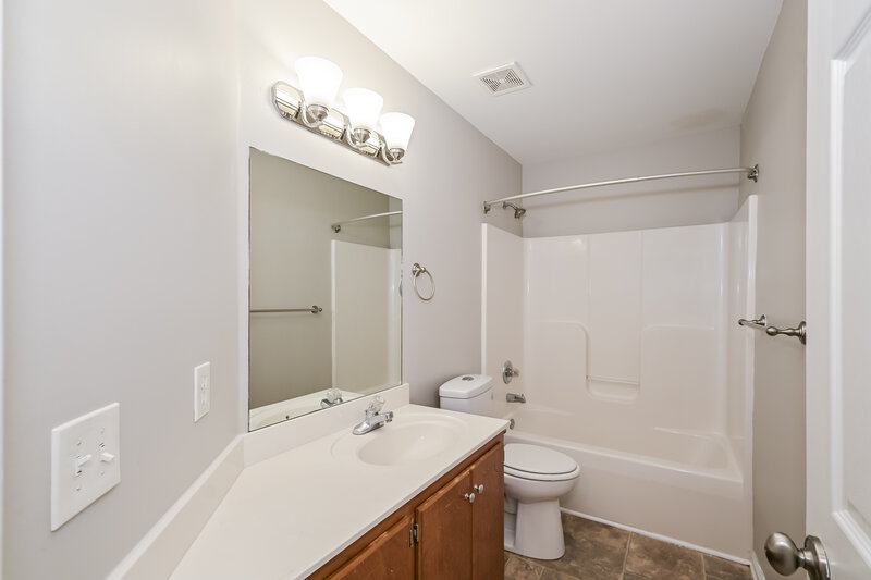 2,525/Mo, 1594 Laurel Ledge Dr La Vergne, TN 37086 Bathroom View
