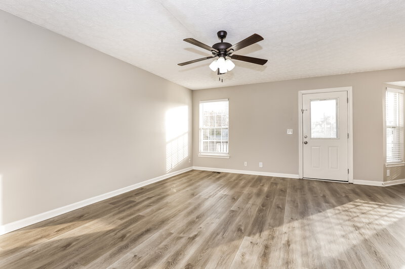 2,220/Mo, 1609 Timber Run Nashville, TN 37214 Living Room View 2