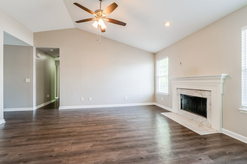 1,925/Mo, 406 Meagan Cv La Vergne, TN 37086 Living Room View 2