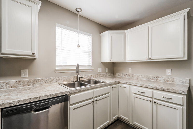 1,925/Mo, 406 Meagan Cv La Vergne, TN 37086 Kitchen View