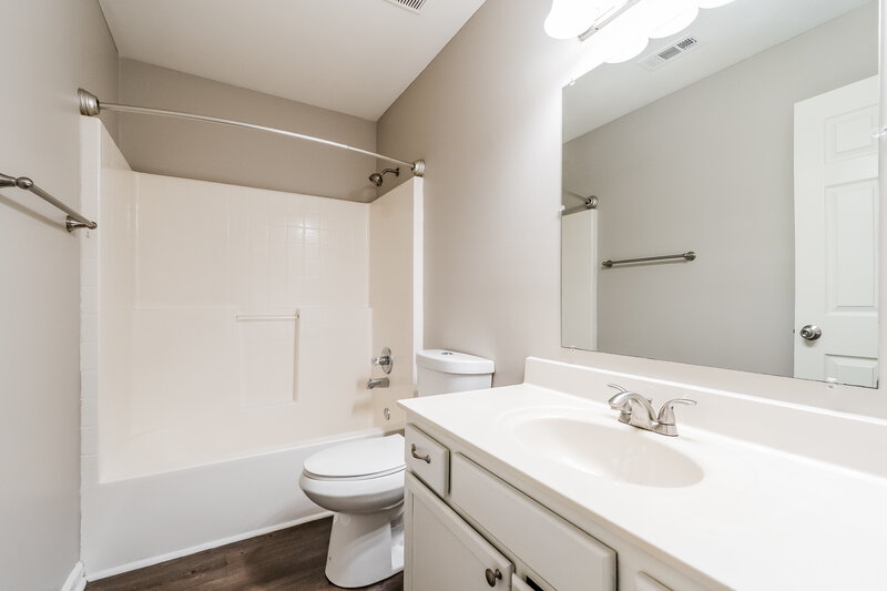 1,925/Mo, 406 Meagan Cv La Vergne, TN 37086 Bathroom View