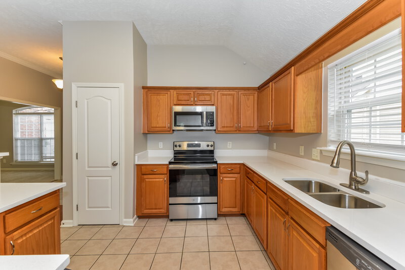 2,285/Mo, 6821 Hickory Rim Ct Antioch, TN 37013 Kitchen View 2