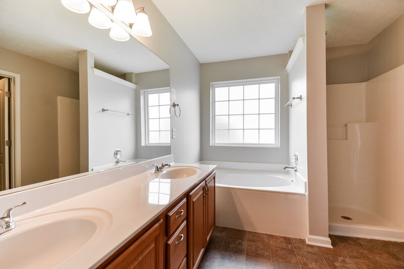 2,285/Mo, 6821 Hickory Rim Ct Antioch, TN 37013 Main Bathroom View