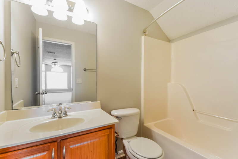 2,285/Mo, 6821 Hickory Rim Ct Antioch, TN 37013 Bathroom View 2
