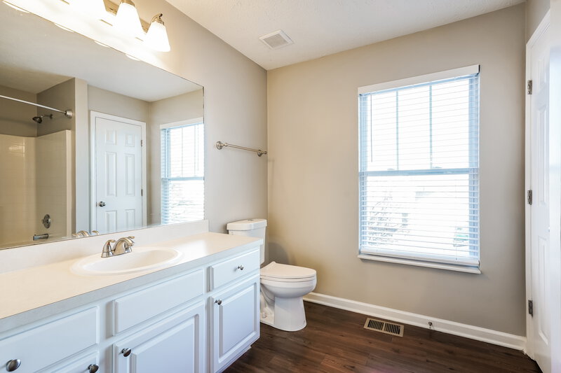 2,105/Mo, 2860 Paddle Wheel Dr Nashville, TN 37214 Main Bathroom View