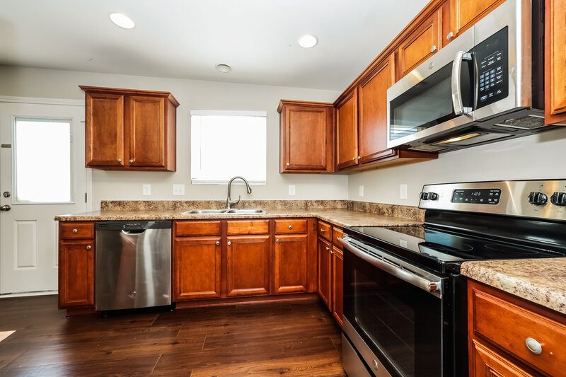 2,435/Mo, 208 Elderberry Way Murfreesboro, TN 37128 Kitchen View 2