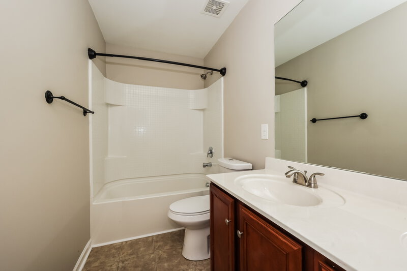 2,435/Mo, 208 Elderberry Way Murfreesboro, TN 37128 Bathroom View 2