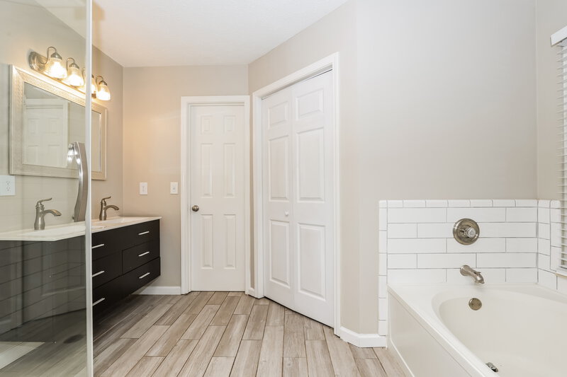 2,620/Mo, 4569 Raccoon Trl Hermitage, TN 37076 Main Bathroom View 2