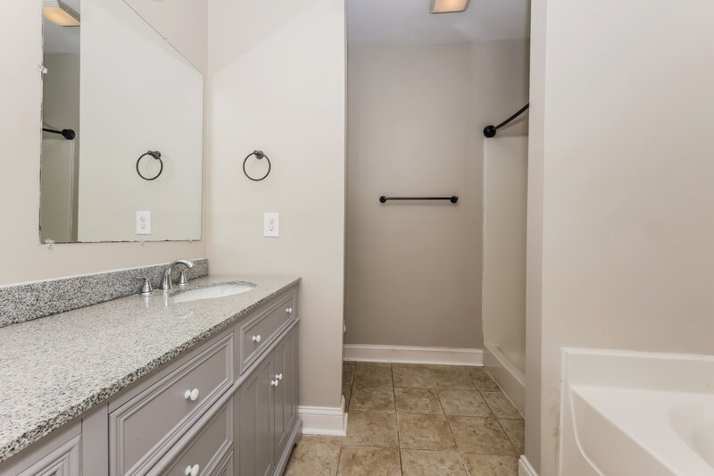 2,025/Mo, 4236 Princeton Oaks Ln Murfreesboro, TN 37129 Main Bathroom View