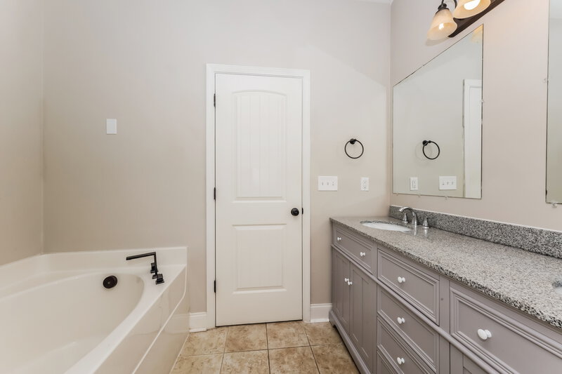 2,025/Mo, 4236 Princeton Oaks Ln Murfreesboro, TN 37129 Main Bathroom View 2