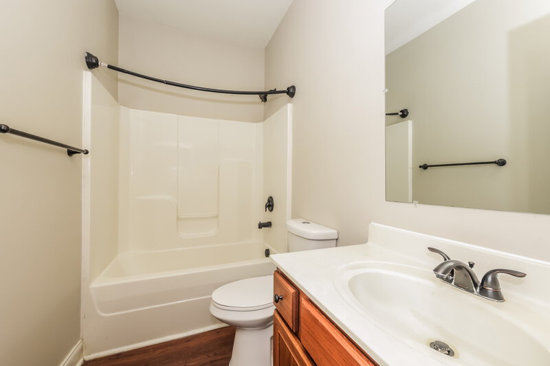 2,025/Mo, 4236 Princeton Oaks Ln Murfreesboro, TN 37129 Bathroom View
