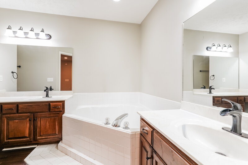 2,310/Mo, 2908 Boyle Ct Murfreesboro, TN 37128 Main Bathroom View