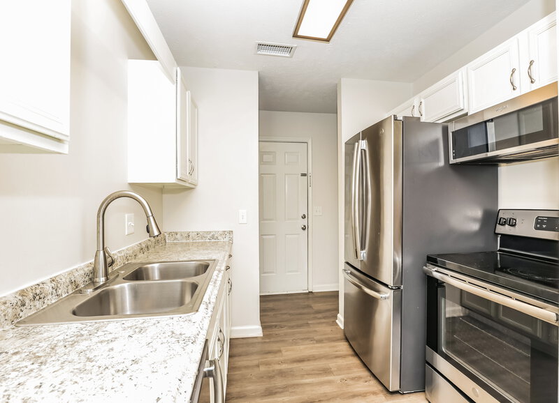 1,720/Mo, 838 Carmen Way La Vergne, TN 37086 Kitchen View 2