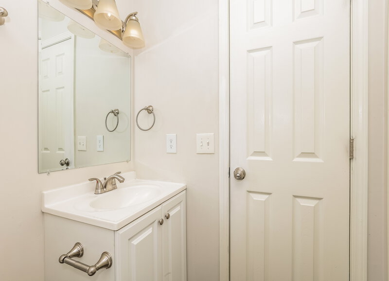 1,720/Mo, 838 Carmen Way La Vergne, TN 37086 Main Bathroom View 2