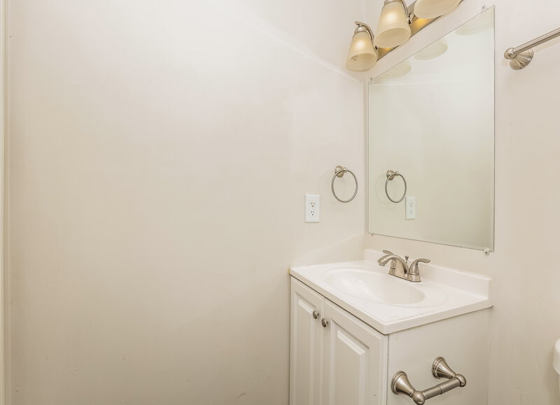 1,720/Mo, 838 Carmen Way La Vergne, TN 37086 Bathroom View