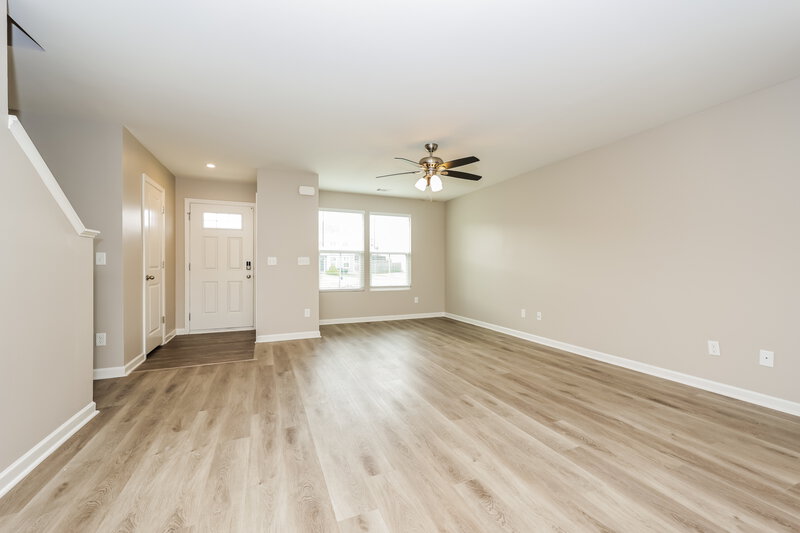 2,980/Mo, 106 Norwich Ct La Vergne, TN 37086 Living Room View 2