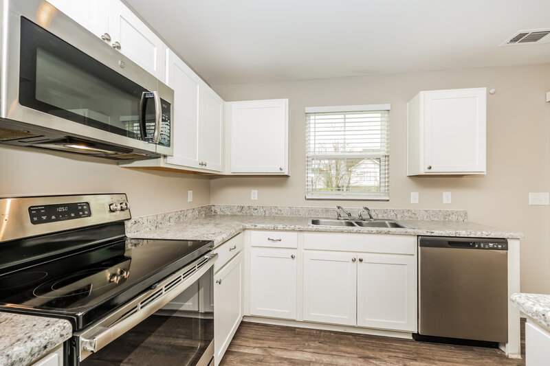 2,980/Mo, 106 Norwich Ct La Vergne, TN 37086 Kitchen View 2