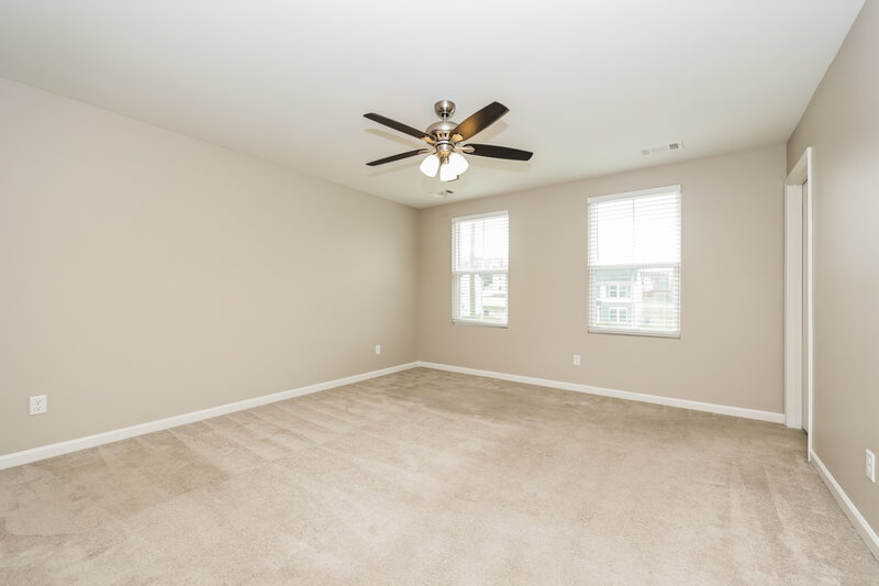 2,980/Mo, 106 Norwich Ct La Vergne, TN 37086 Main Bedroom View 2