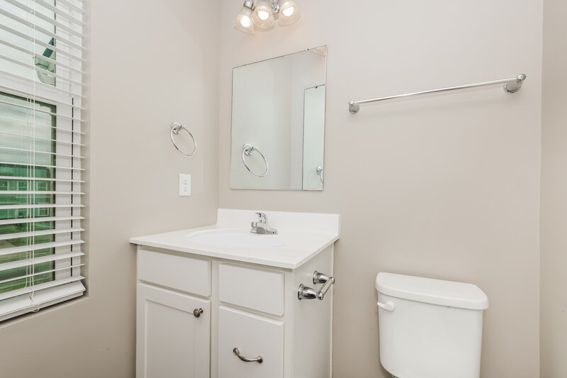 2,980/Mo, 106 Norwich Ct La Vergne, TN 37086 Main Bathroom View 2