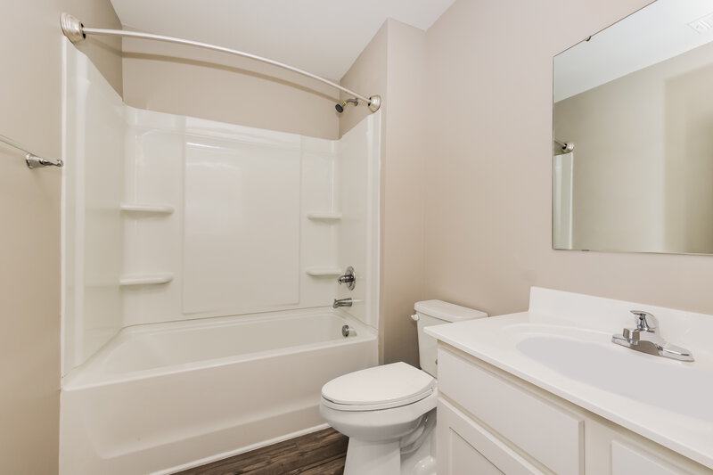 2,980/Mo, 106 Norwich Ct La Vergne, TN 37086 Bathroom View