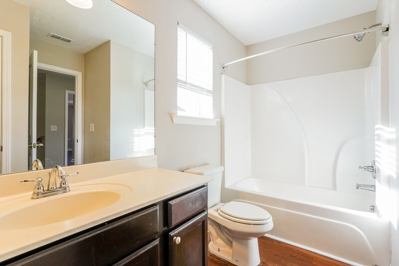 2,325/Mo, 1509 Rockglade Run Antioch, TN 37013 Bathroom View