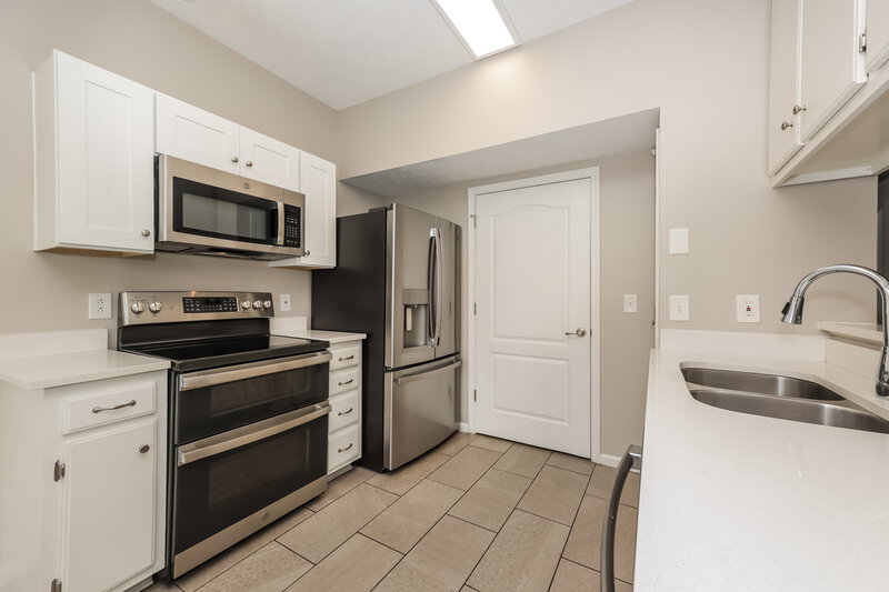 1,800/Mo, 2716 Sewanee Pl Murfreesboro, TN 37128 Kitchen View