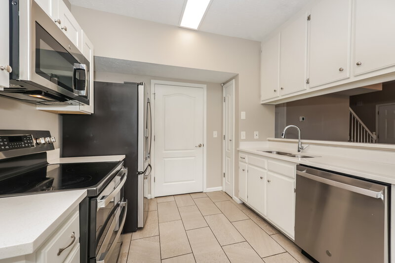 1,800/Mo, 2716 Sewanee Pl Murfreesboro, TN 37128 Kitchen View 2