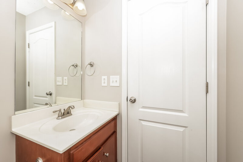 1,800/Mo, 2716 Sewanee Pl Murfreesboro, TN 37128 Bathroom View 2