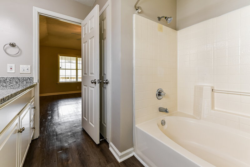 2,145/Mo, 2941 Split Oak Trl Antioch, TN 37013 Main Bathroom View 2