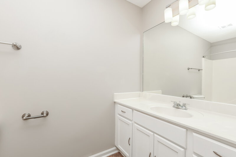 1,985/Mo, 122 Mary Joe Martin Dr La Vergne, TN 37086 Bathroom View