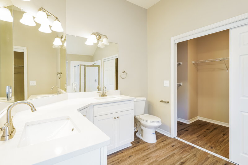 2,285/Mo, 4952 Alexis Dr Antioch, TN 37013 Main Bathroom View