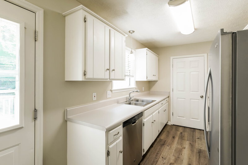 1,875/Mo, 777 Dover Glen Dr Antioch, TN 37013 Kitchen View 2