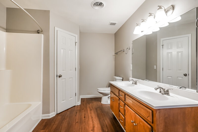 2,090/Mo, 2906 Kedzie Dr Murfreesboro, TN 37130 Main Bathroom View