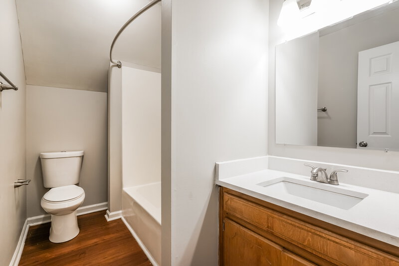 2,090/Mo, 2906 Kedzie Dr Murfreesboro, TN 37130 Bathroom View