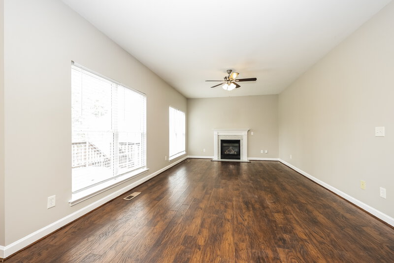 2,270/Mo, 1245 Canyon Ridge Ct Antioch, TN 37013 Living Room View 3