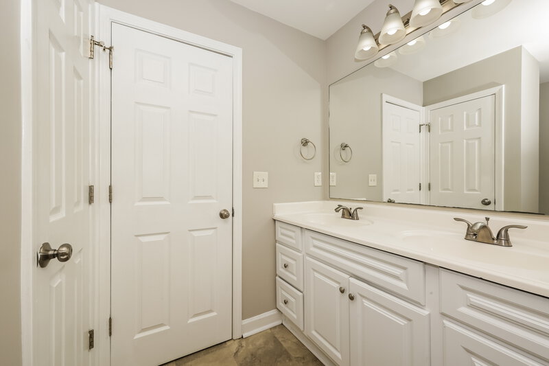 2,270/Mo, 1245 Canyon Ridge Ct Antioch, TN 37013 Main Bathroom View