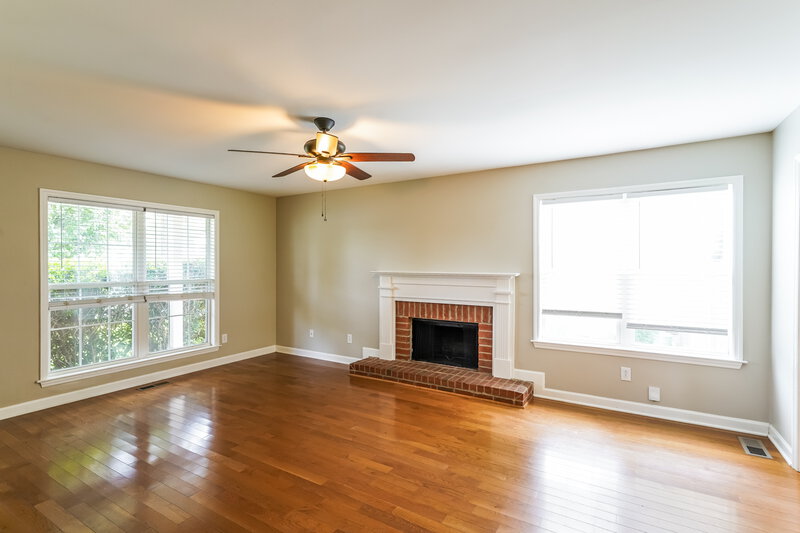 2,400/Mo, 2817 Sutherland Dr Thompsons Station, TN 37179 Living Room View