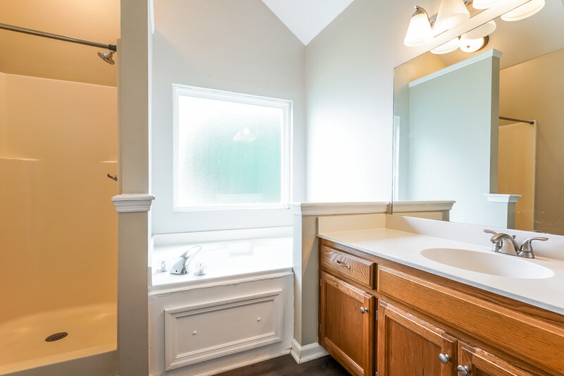2,400/Mo, 2817 Sutherland Dr Thompsons Station, TN 37179 Main Bathroom View