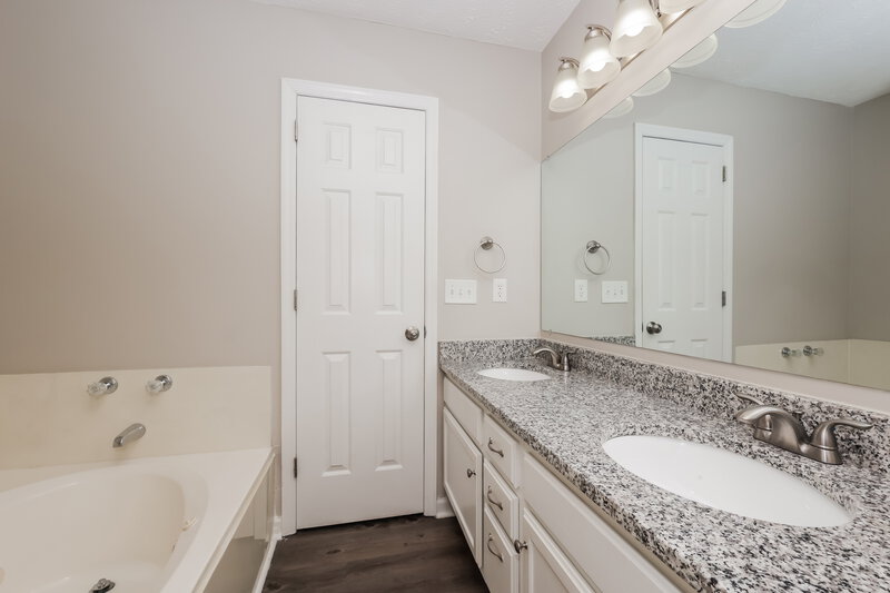 2,900/Mo, 3308 Milbridge Dr Antioch, TN 37013 Main Bathroom View 2