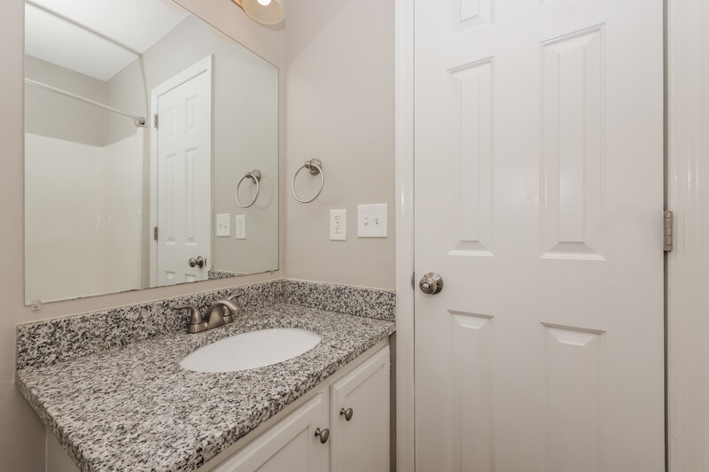 2,900/Mo, 3308 Milbridge Dr Antioch, TN 37013 Bathroom View