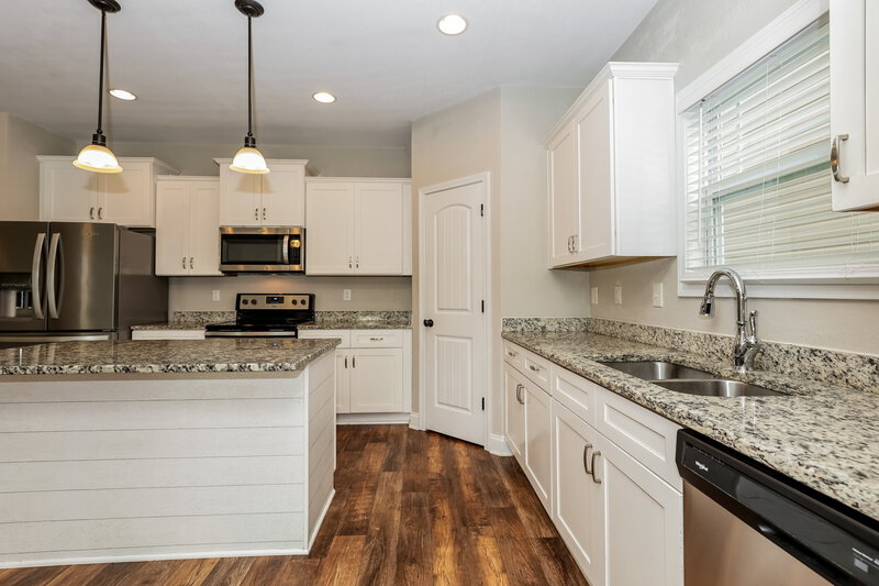 2,300/Mo, 1217 Catawba Way Murfreesboro, TN 37130 Kitchen View