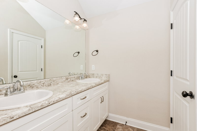 2,300/Mo, 1217 Catawba Way Murfreesboro, TN 37130 Main Bathroom View