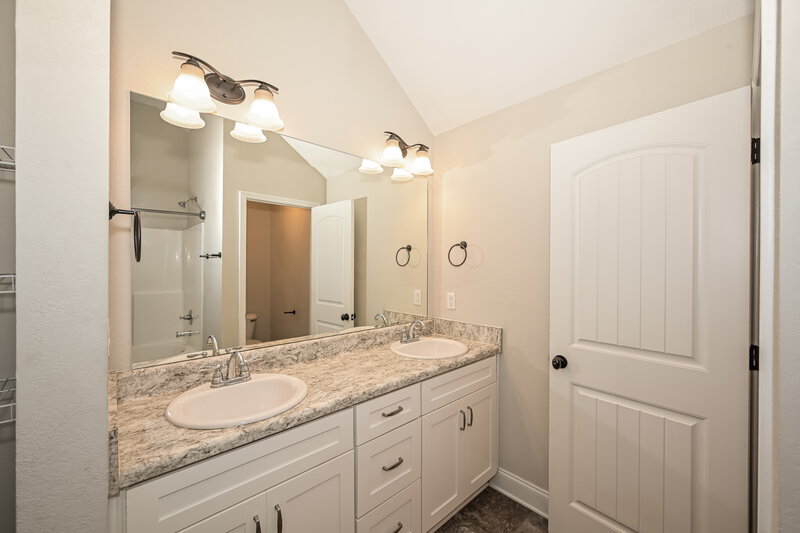 2,255/Mo, 1217 Catawba Way Murfreesboro, TN 37130 Main Bathroom View