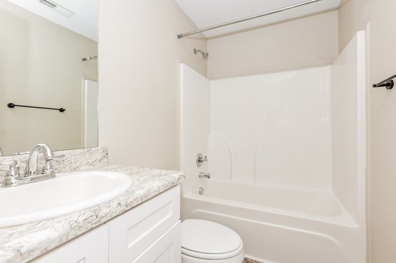2,300/Mo, 1217 Catawba Way Murfreesboro, TN 37130 Bathroom View