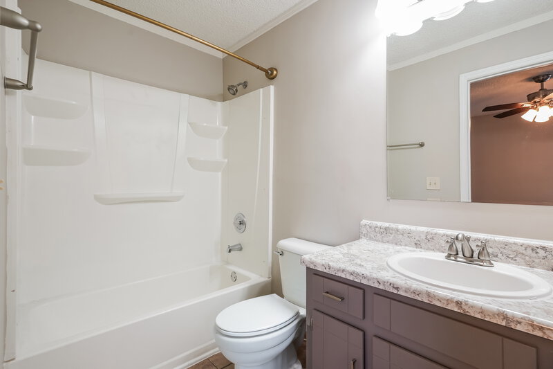 2,020/Mo, 1220 Reelfoot Cir Nashville, TN 37214 Main Bathroom View