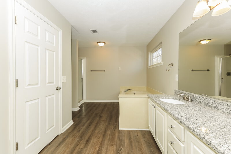 2,375/Mo, 4816 Aaron Dr Antioch, TN 37013 Main Bathroom View