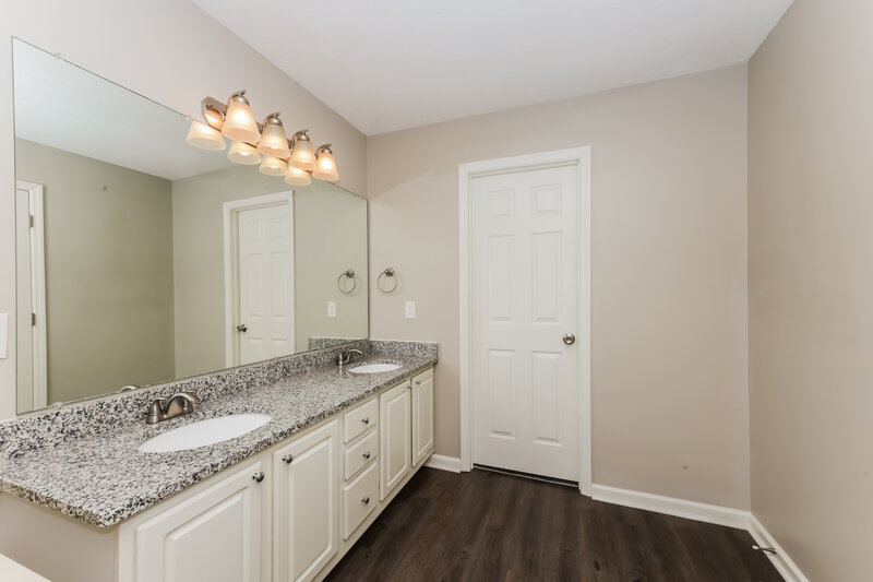 2,375/Mo, 4816 Aaron Dr Antioch, TN 37013 Bathroom View 2